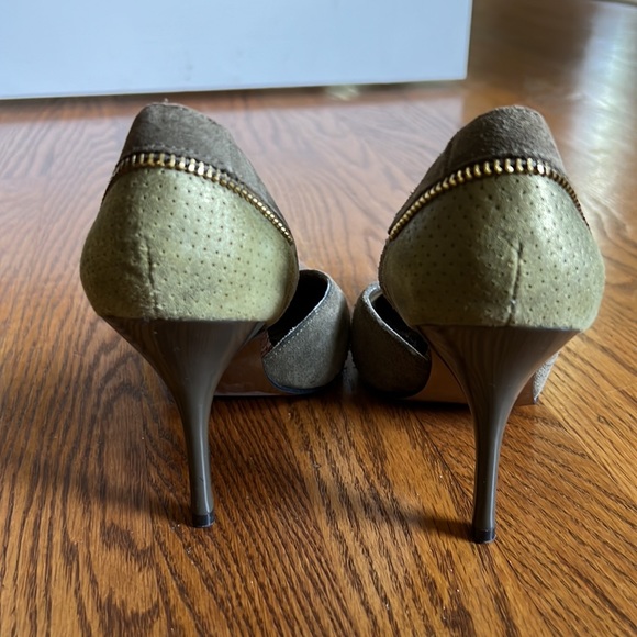 ◻️CARLOS SANTANA: Women’s dark green w/pattern pointed toe, heels, preowned◻️ - Picture 7 of 13